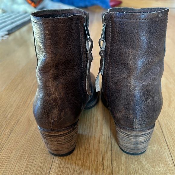 EUC distressed leather ankle boots - Picture 7 of 8